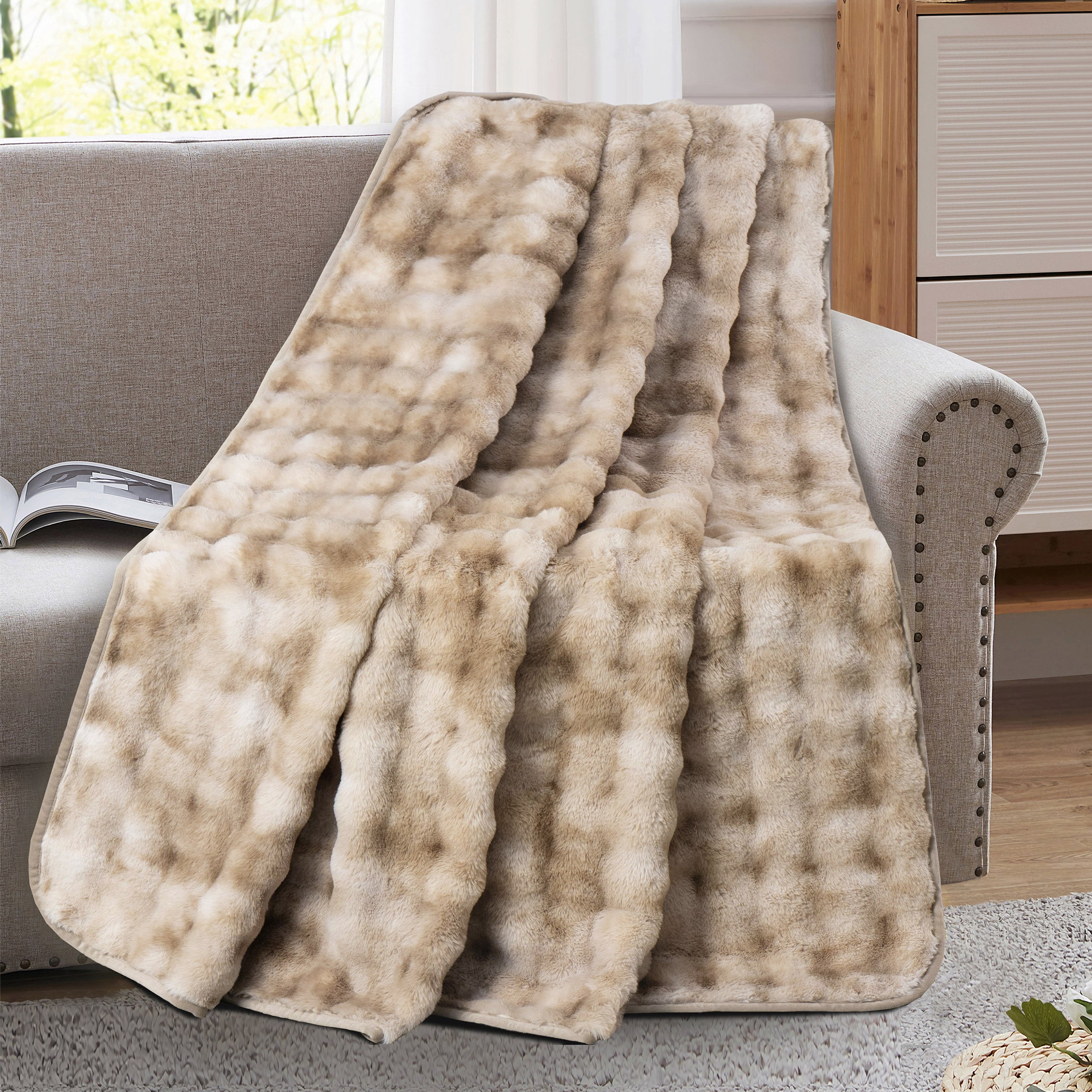 Brentwoof Oversized Waterproof Pet Blanket and Furniture Protector, Bubble Fur